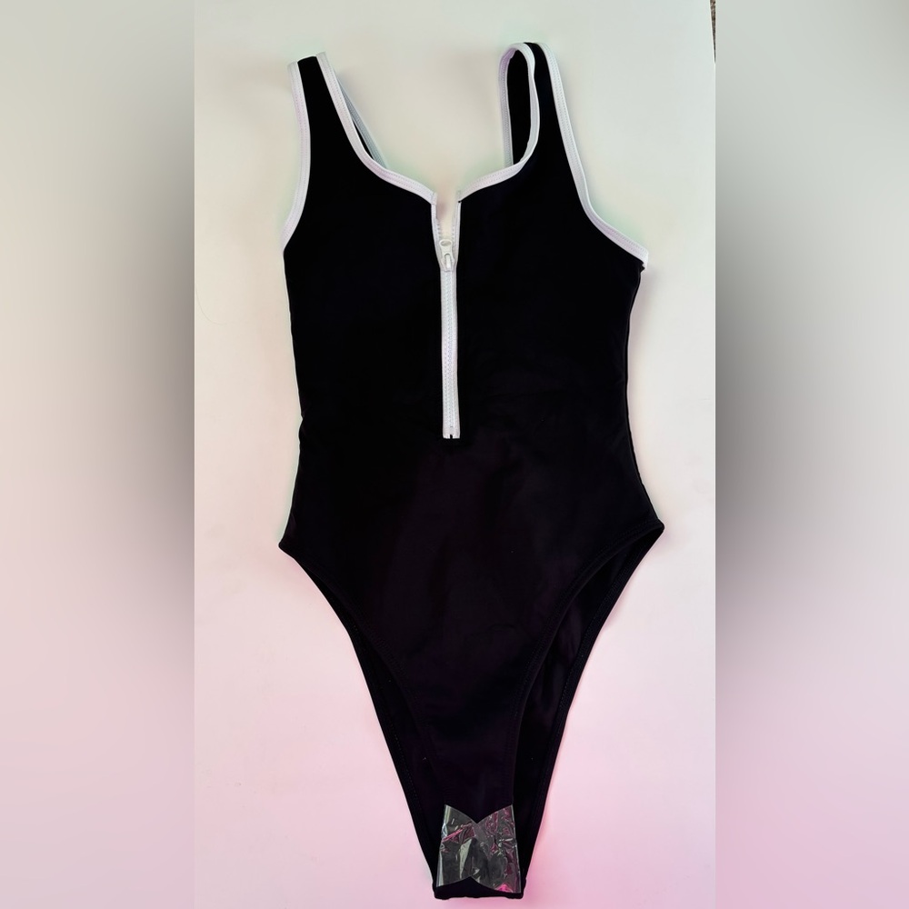 Pretty Little Thing One-Piece ☀️